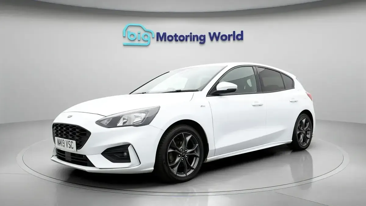 Used Ford Focus ST-Line 2019 White Hatchback