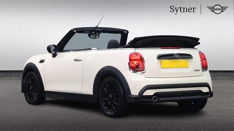 Used Mini Cooper Classic 134 HP (98 kW) 2022 White Hatchback