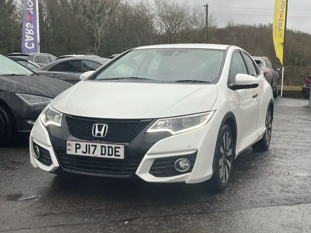 Used Honda Civic SE Plus 142 HP (104 kW) 2017 White Hatchback