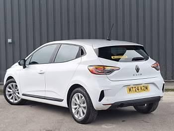Used Renault Clio V Evolution 90 HP (66 kW) 2024 White Hatchback