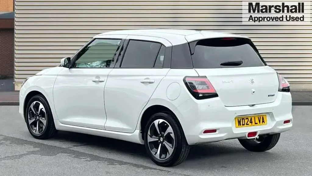 Used Suzuki Swift 82 HP (60 kW) 2024 White Hatchback