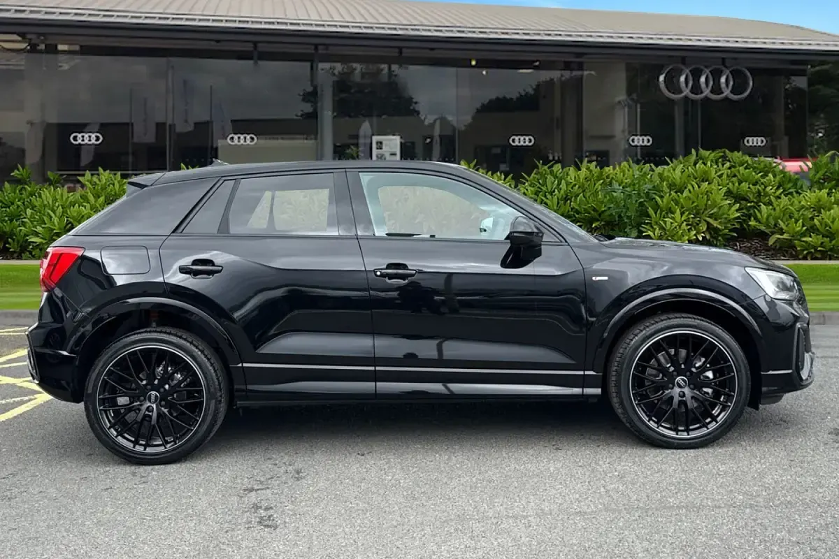 Novo Audi Q2 Black Edition 2026 Preto SUV