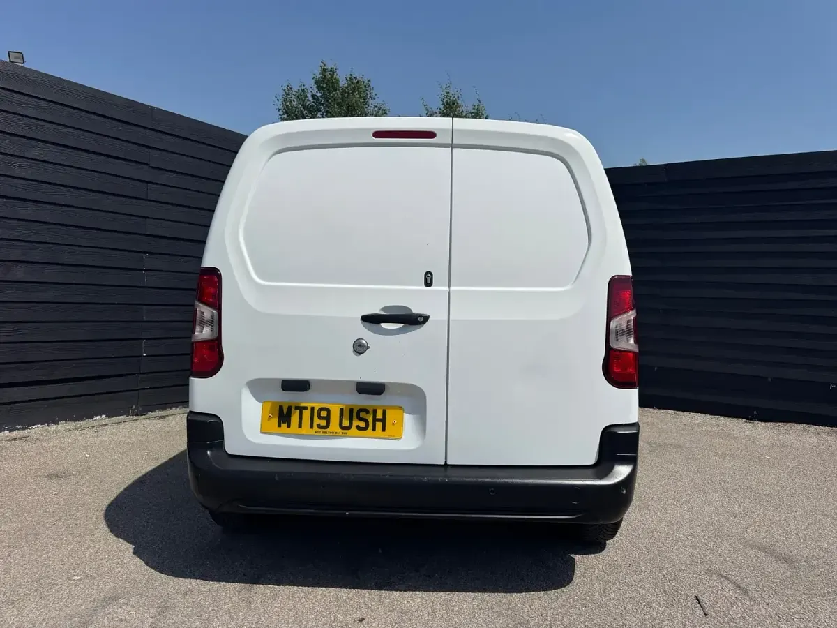 Used Citroën Berlingo 75 HP (55 kW) 2019 White MPV