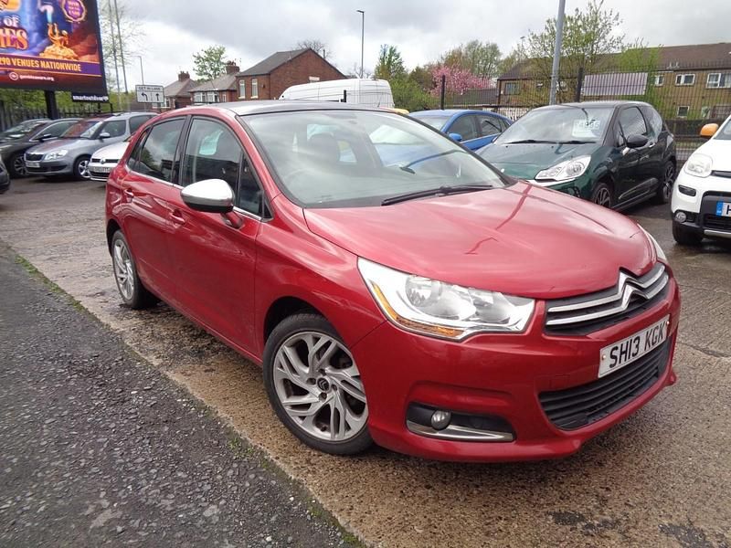 Used Citroën C4 SELECTION 115 HP (84 kW) 2013 Red Hatchback