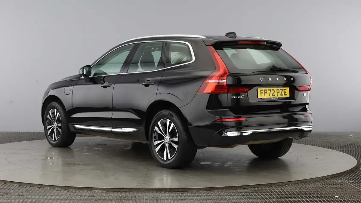 Used Volvo XC60 Core 350 HP (257 kW) 2022 Onyx black SUV