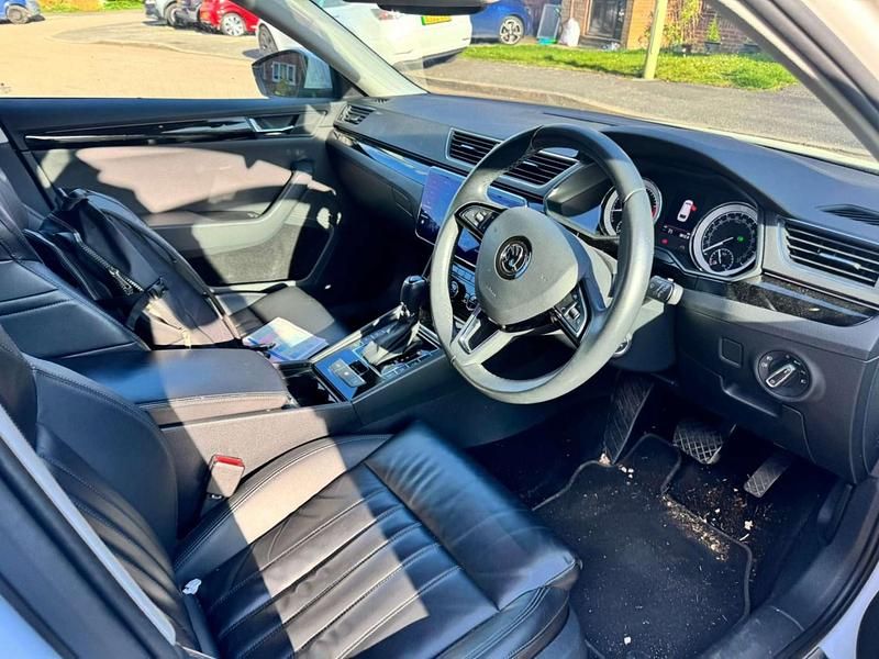 Used Skoda Superb 220 HP (161 kW) 2017 White Estate