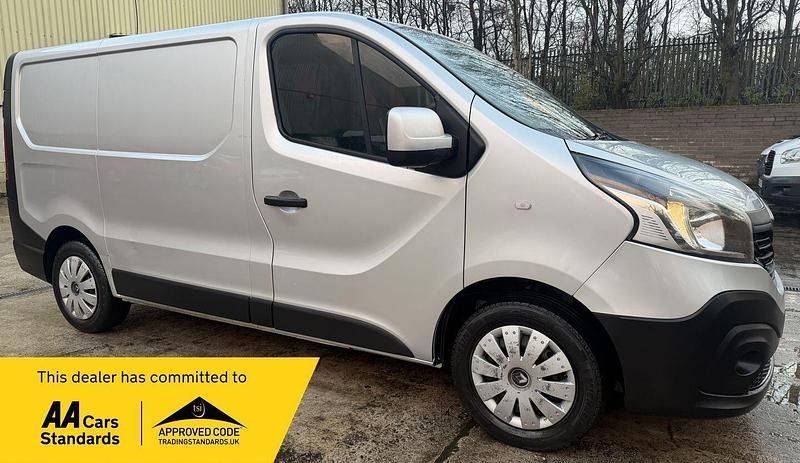 Silver Used 2015 Renault Trafic Business MPV | £4,995 (Fair price) - Image 1/2
