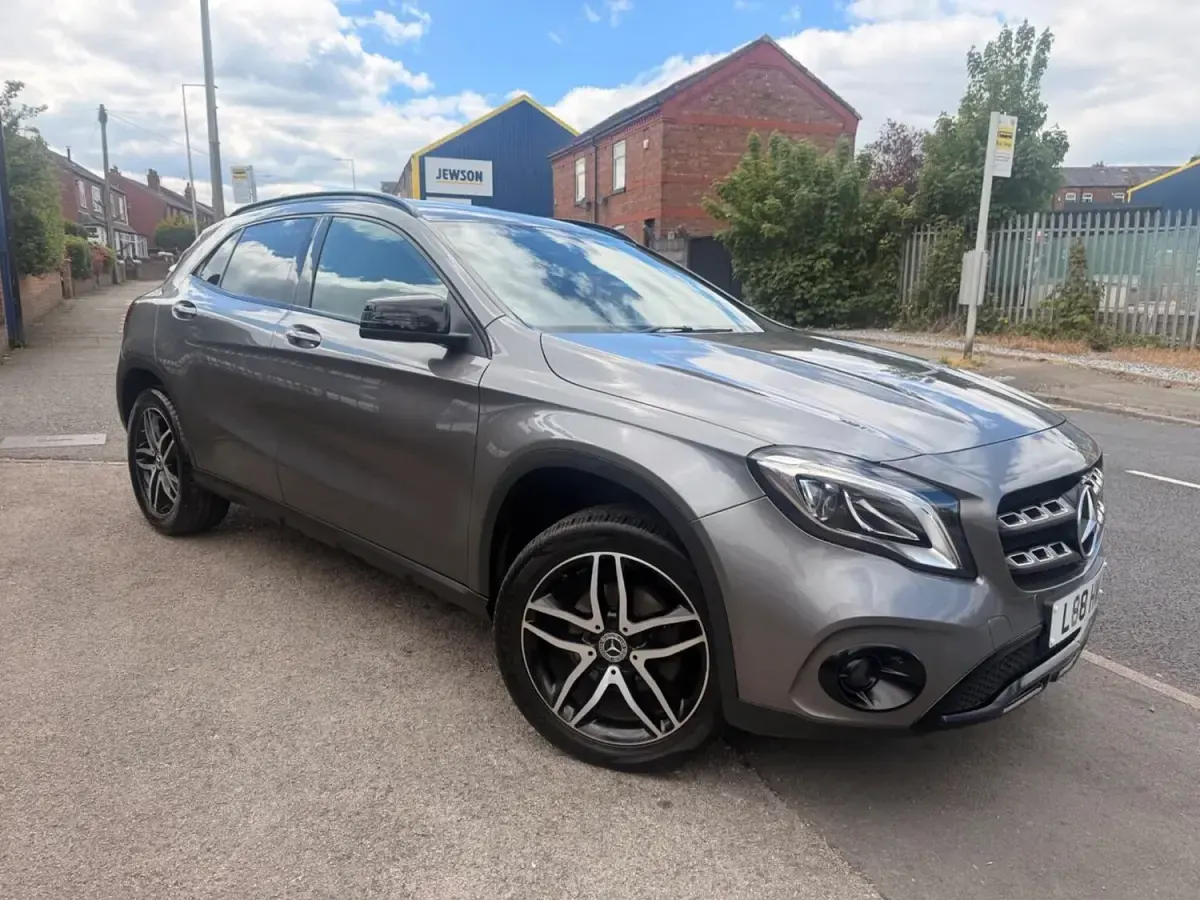 Usado Mercedes GLA180 Urban 2018 Cinzento SUV