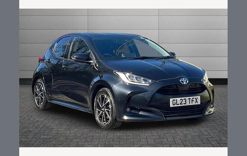 Used Toyota Yaris Hybrid Design 116 HP (85 kW) 2023 Black Hatchback