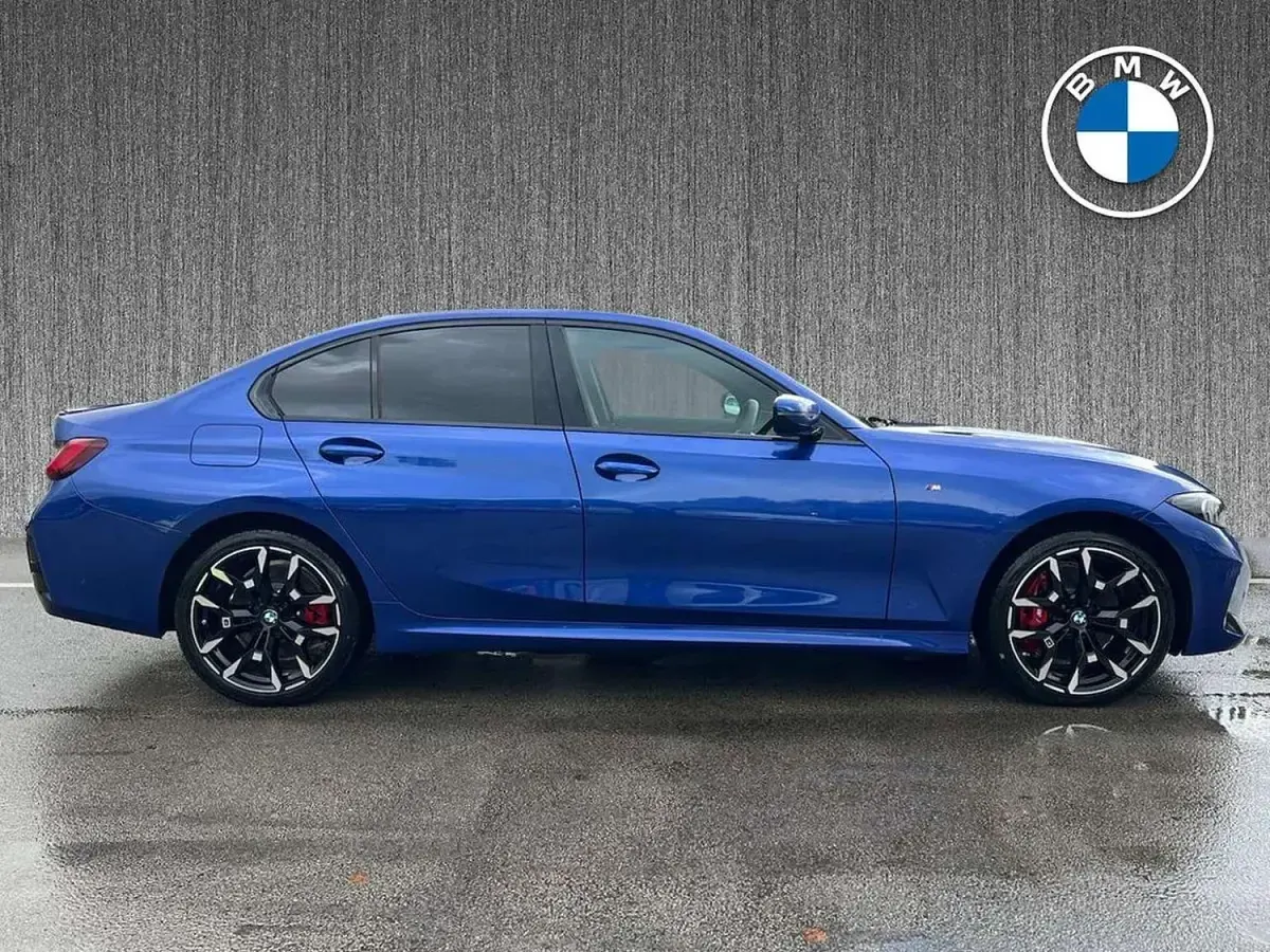 Begagnad BMW 330e M Sport 2025 Blå Sedan