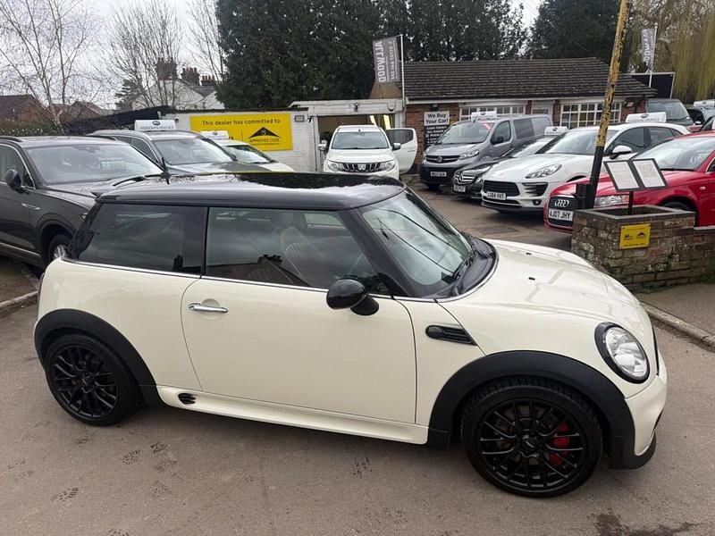 Used Mini John Cooper Works Hatch 211 HP (155 kW) 2008 White Hatchback