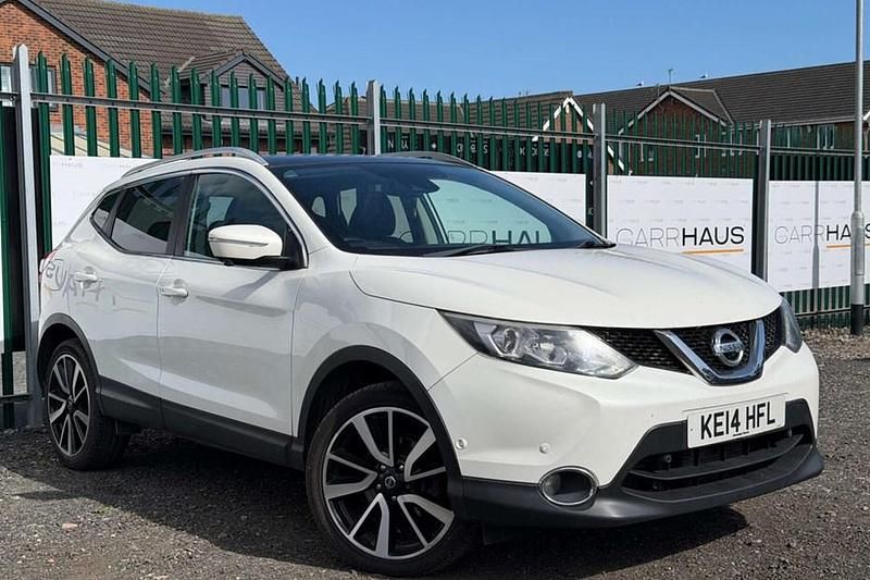 Used Nissan Qashqai Tekna 2014 White SUV