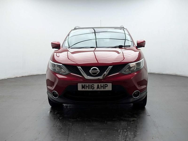 Used Nissan Qashqai Tekna 116 HP (85 kW) 2016 Red SUV