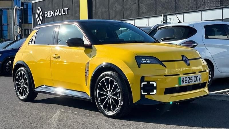 Used Renault R5 Iconic 89 kW (122 HP) 2025 Hatchback