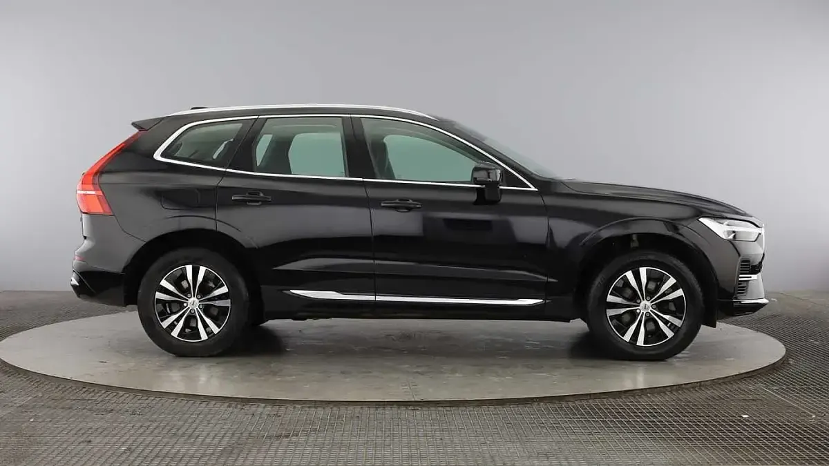Used Volvo XC60 Core 350 HP (257 kW) 2022 Onyx black SUV