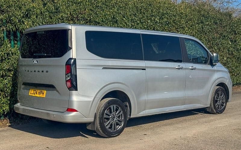 Used Ford Tourneo Titanium 136 HP (100 kW) 2025 MPV