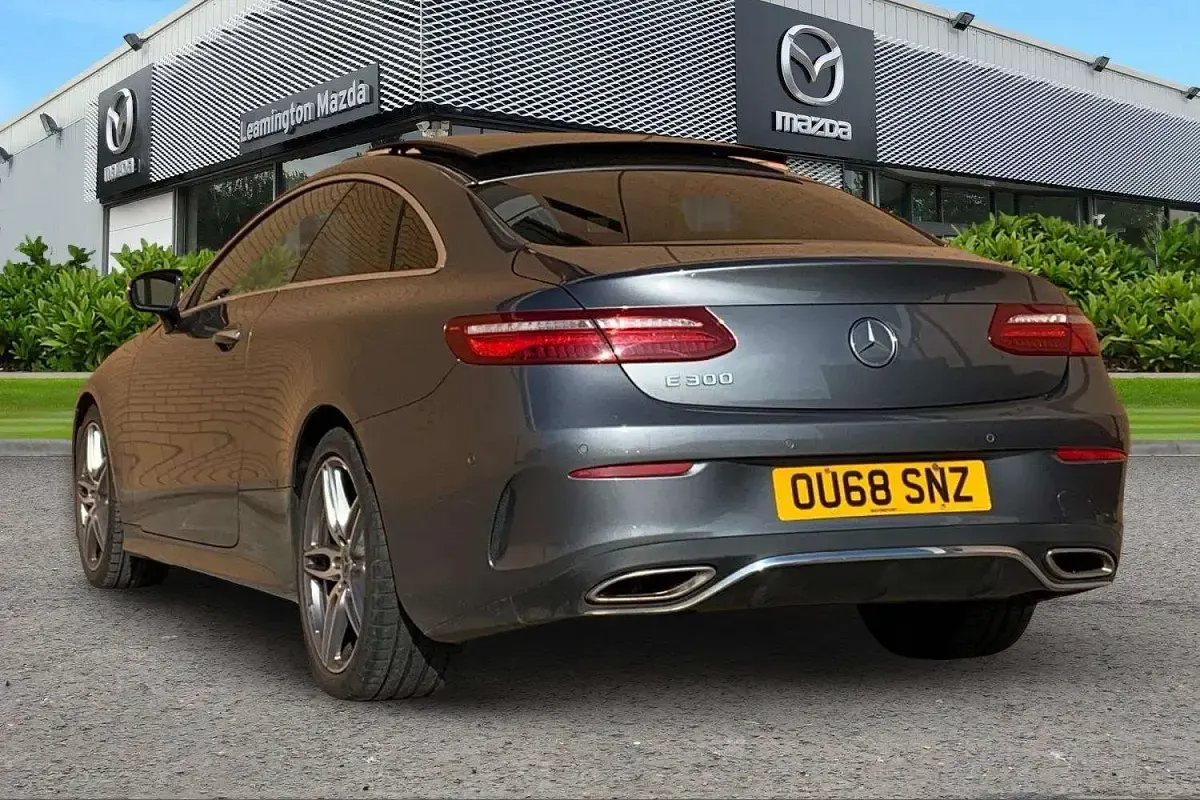 Usado Mercedes E300 AMG Line Premium 245 HP (180 kW) 2018 Cinzento Coupé