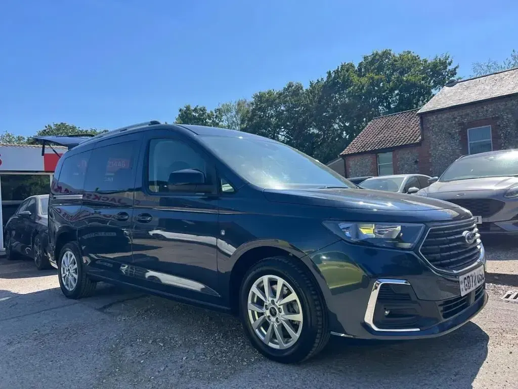 Used Ford Tourneo Connect Titanium 122 HP (89 kW) 2023 Blue MPV