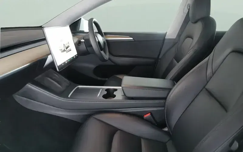 Used Tesla Model Y Long Range AWD 286 kW (389 HP) 2025 SUV