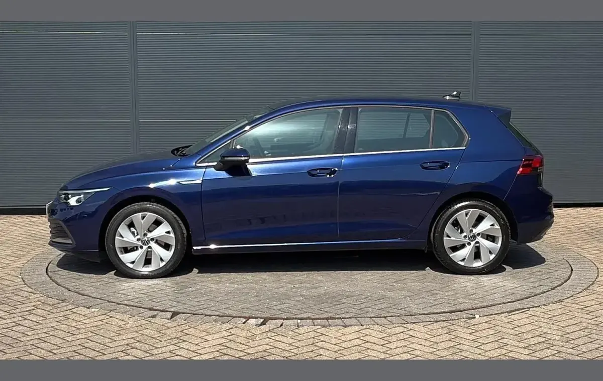 Used VW Golf VIII Style 147 HP (108 kW) 2021 Blue Hatchback
