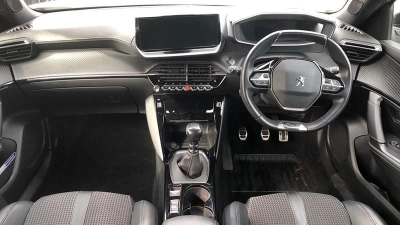 Used Peugeot 2008 GT 129 HP (94 kW) 2022 White SUV