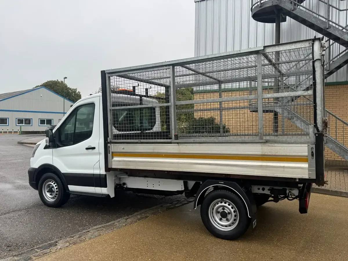 Usado Ford Transit 130 CV (95 kW) 2022 Blanco Descapotable
