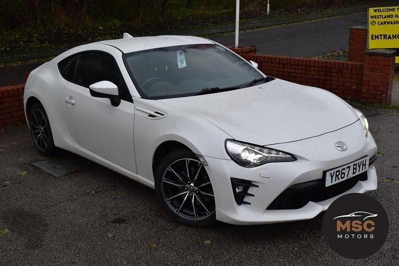White Used 2017 Toyota GT86 GT Coupe | £17,495 (A bit pricey) - Image 1/4