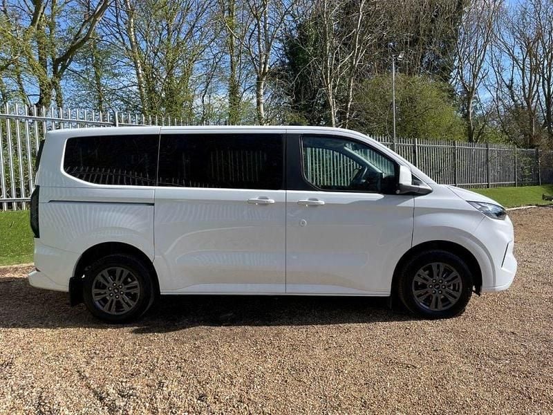Used Ford Tourneo Titanium 170 HP (125 kW) 2025 White MPV
