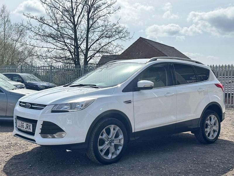 Usado Ford Kuga Titanium 180 CV (132 kW) 2016 Blanco SUV