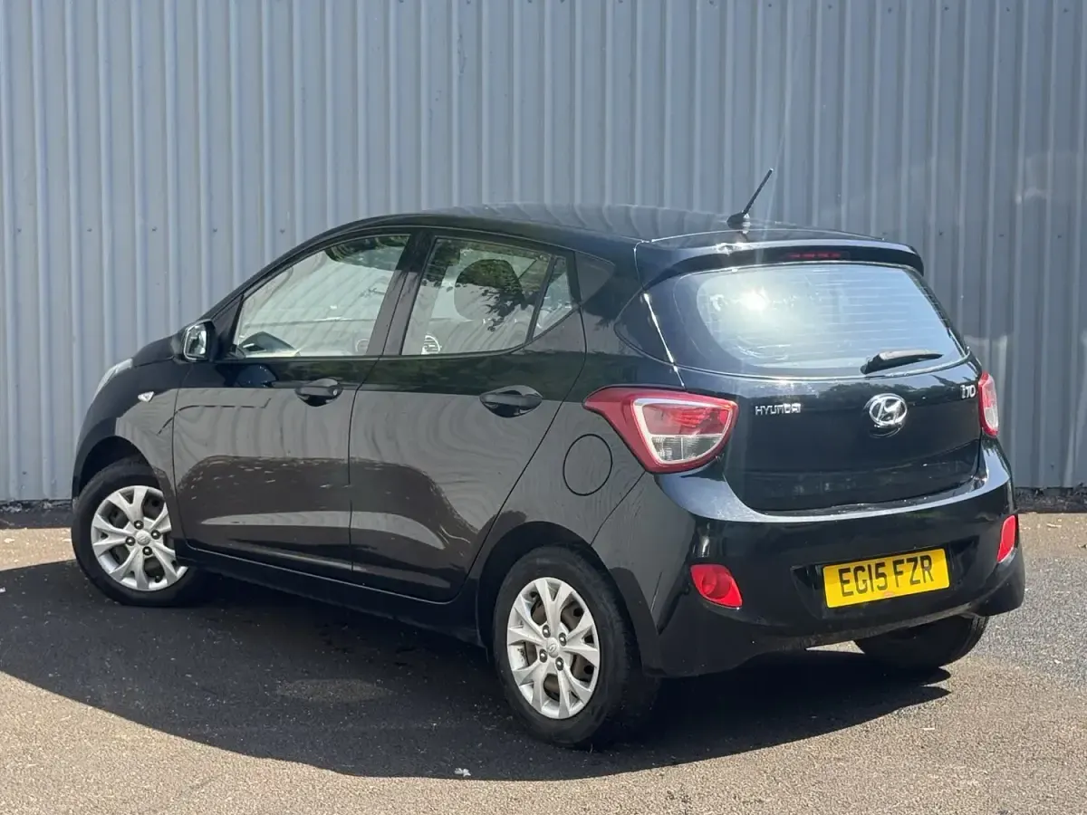 Used Hyundai i10 67 HP (49 kW) 2015 Black Hatchback