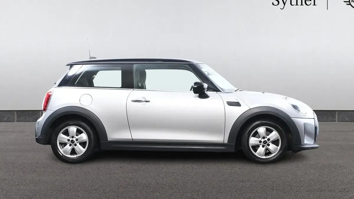Used Mini Cooper Classic 134 HP (98 kW) 2023 Silver Hatchback