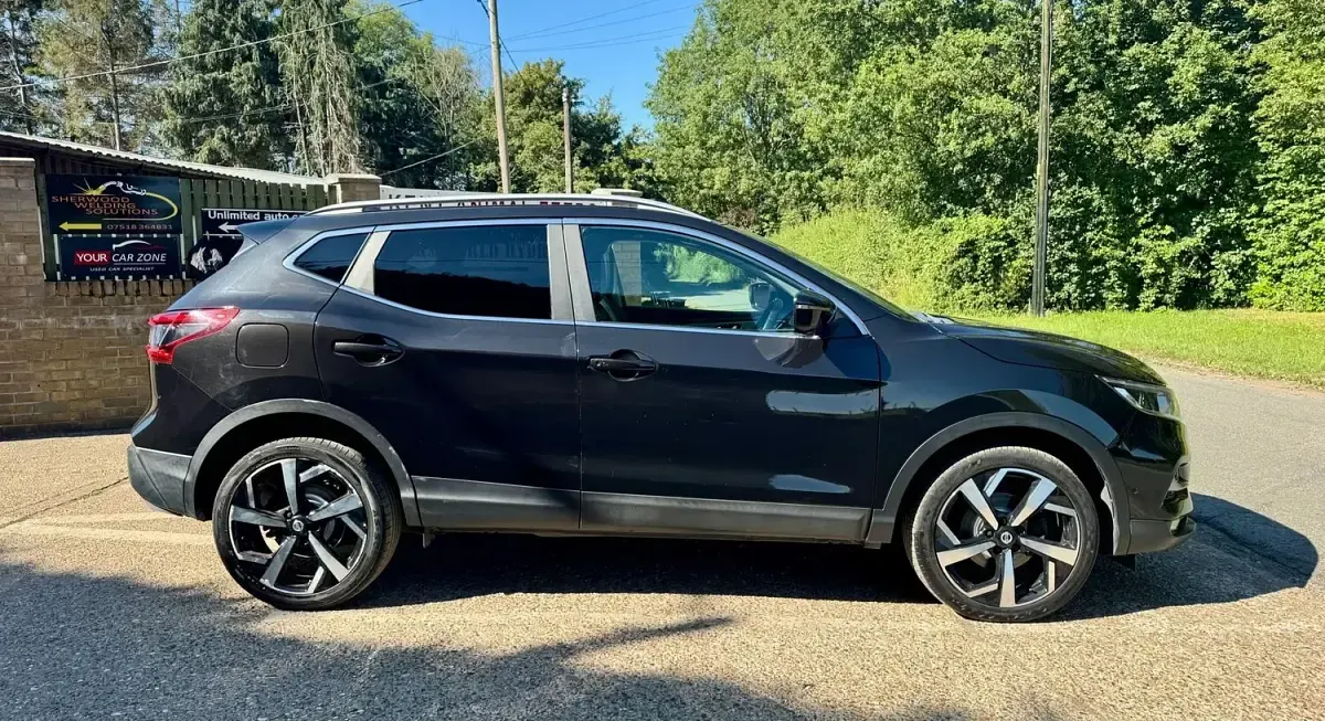 Used Nissan Qashqai Tekna 115 HP (84 kW) 2017 Black SUV