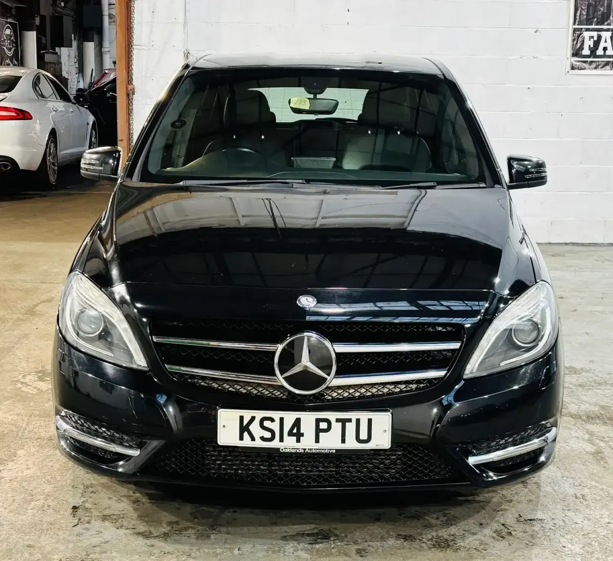 Usado Mercedes B180 109 HP (80 kW) 2014 Preto Monovolume