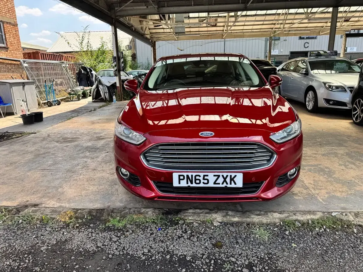 Used Ford Mondeo Titanium 120 HP (88 kW) 2015 Red Hatchback