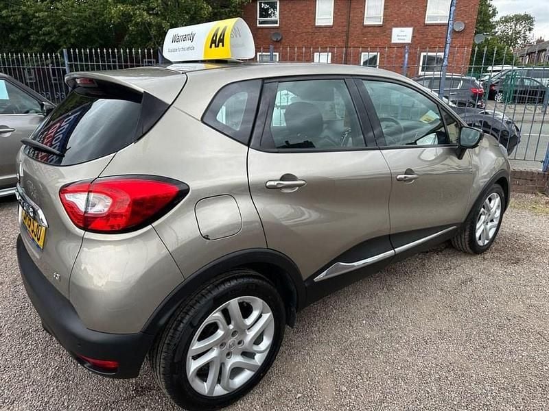 Used Renault Captur Dynamique 90 HP (66 kW) 2015 Beige SUV