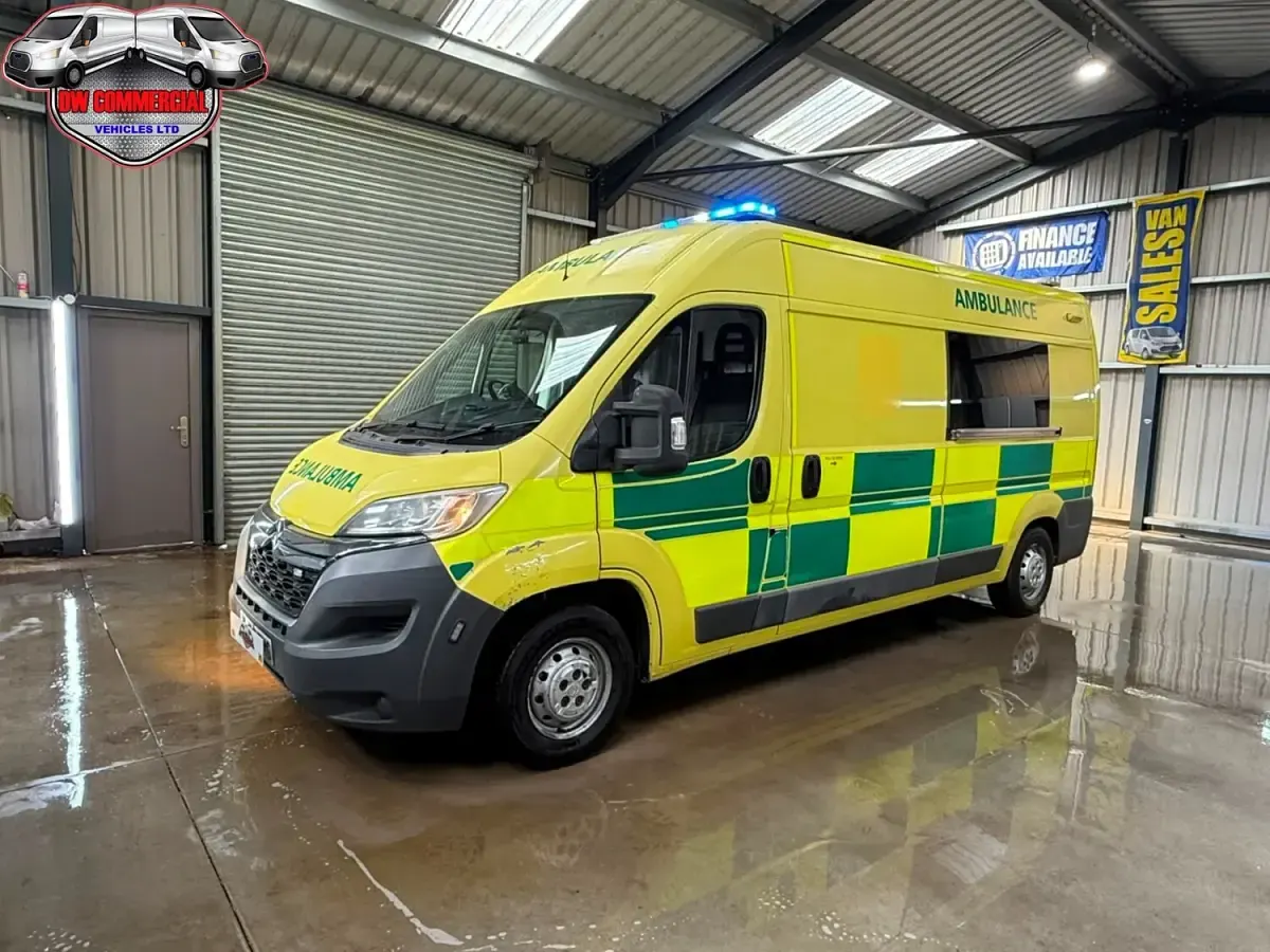 Used Citroën Relay 130 HP (95 kW) 2016 Yellow Van
