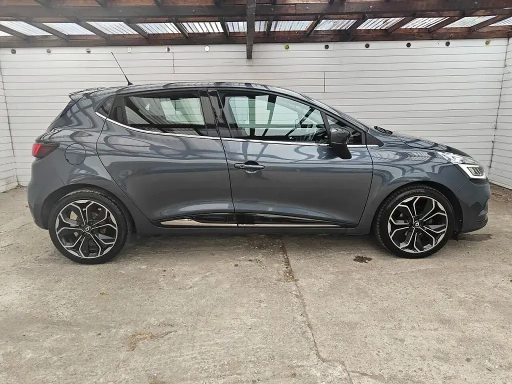 Used Renault Clio Dynamique 90 HP (66 kW) 2018 Grey Hatchback