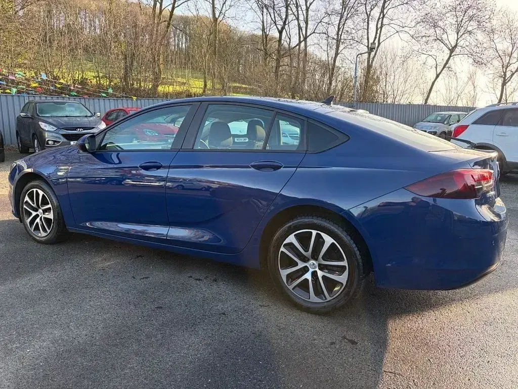 Used Vauxhall Insignia Design Edition 2019 Blue Hatchback
