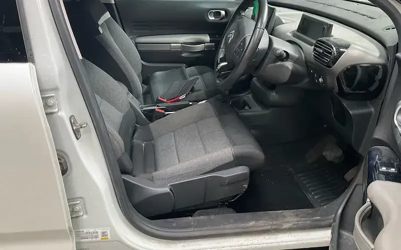 Used Citroën C4 Cactus Flair 131 HP (96 kW) 2019 White Hatchback