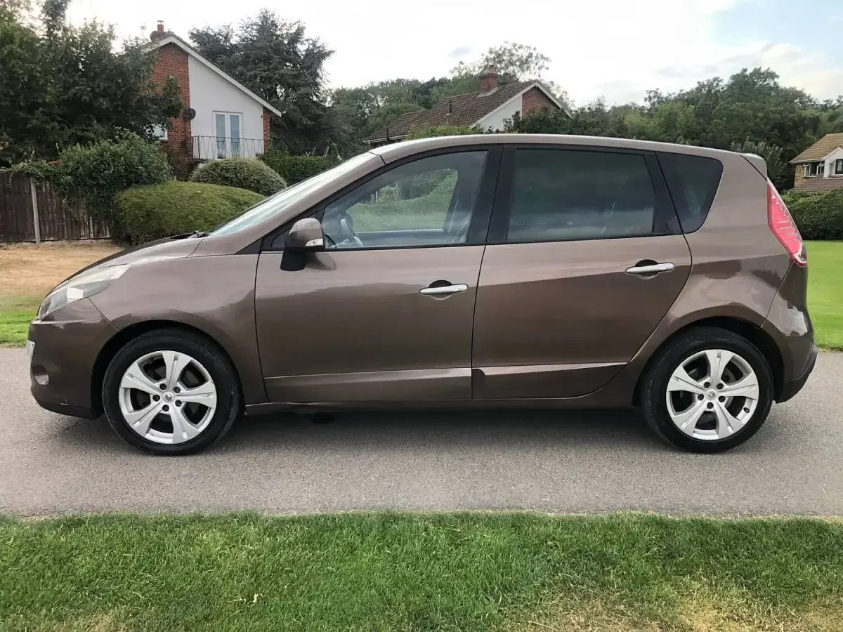 Used Renault Scénic III Dynamique 110 HP (80 kW) 2011 Bronze MPV