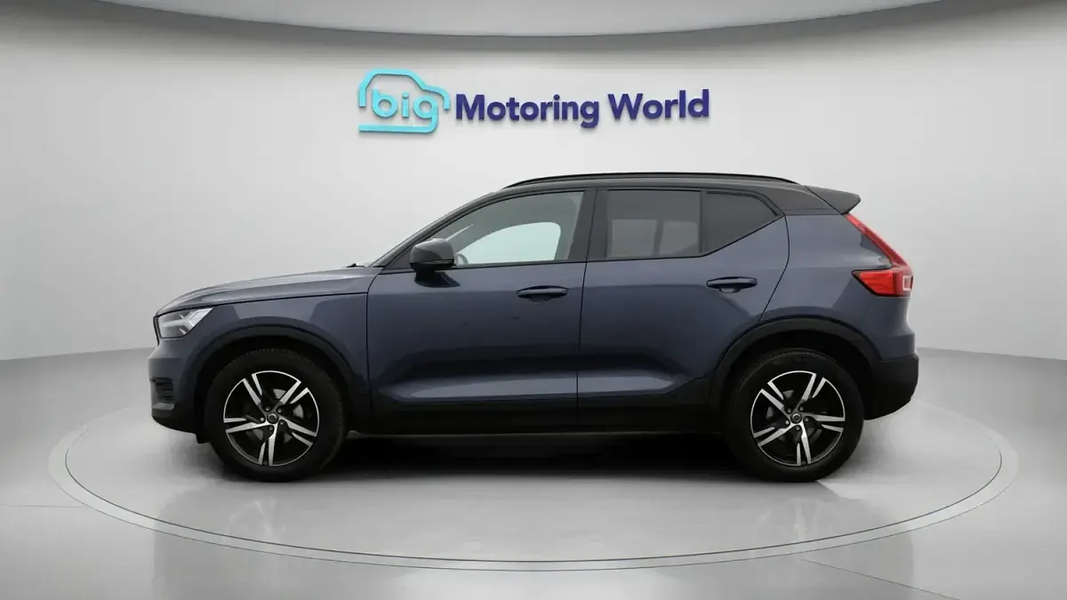 Used Volvo XC40 R-Design 163 HP (119 kW) 2021 Blue SUV