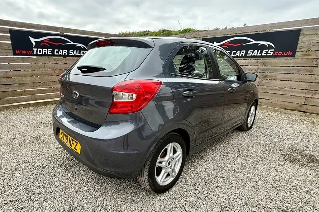 Używany Ford Ka Plus Zetec 85 KM (62 kW) 2018 Szary Hatchback