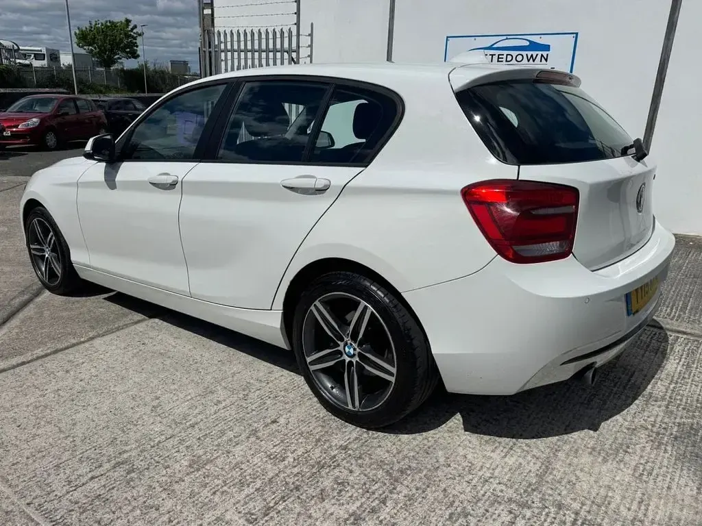 Used BMW 118 Sport Line 143 HP (105 kW) 2015 White Hatchback