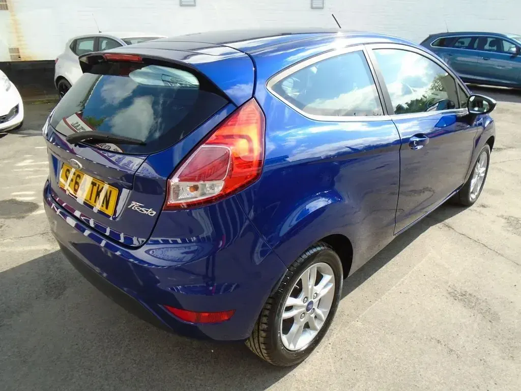 Used Ford Fiesta Zetec 82 HP (60 kW) 2014 Blue Hatchback
