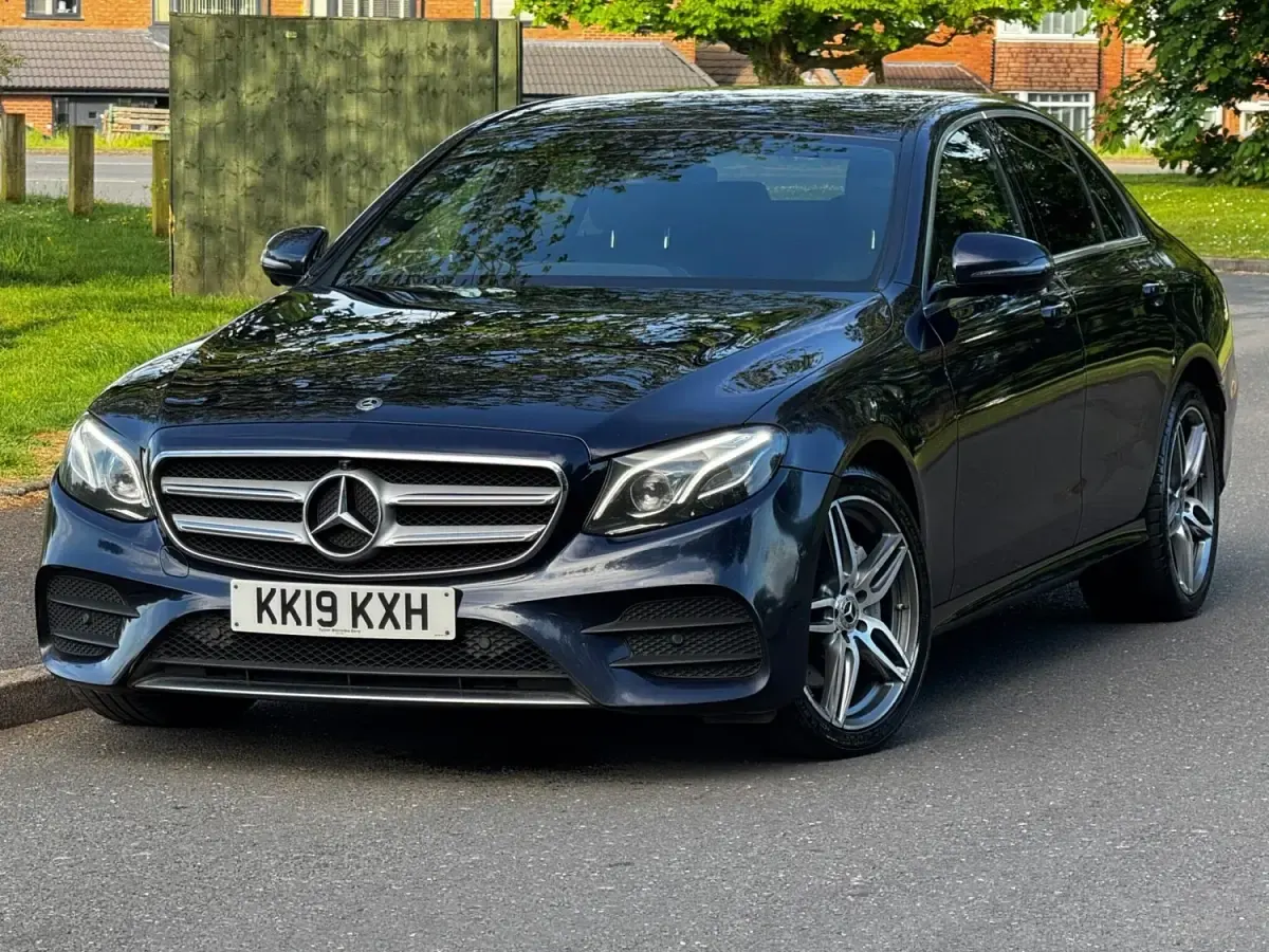 Begagnad Mercedes E220 AMG line 194 HK (142 kW) 2019 Blå Sedan