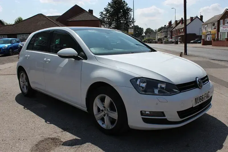 Used VW Golf VII Edition 125 HP (91 kW) 2016 White Hatchback