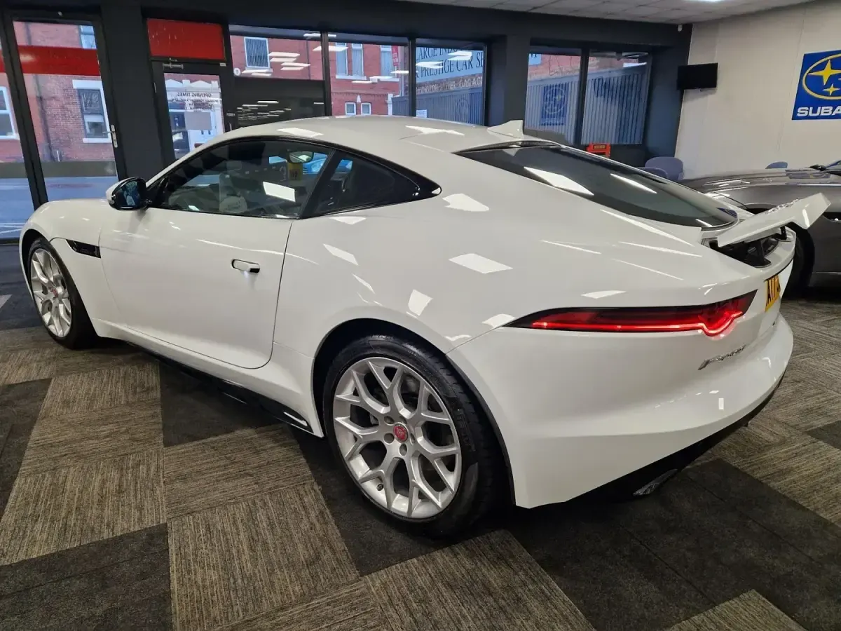 Usado Jaguar F-Type R-Dynamic 2017 Branco Coupé