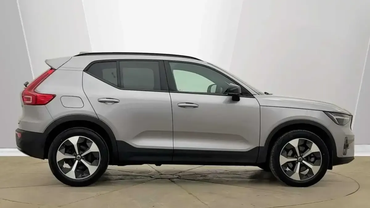 Used Volvo XC40 Plus 194 HP (142 kW) 2025 Silver SUV