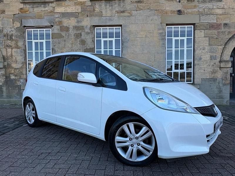 Used Honda Jazz ES 99 HP (72 kW) 2013 White Hatchback
