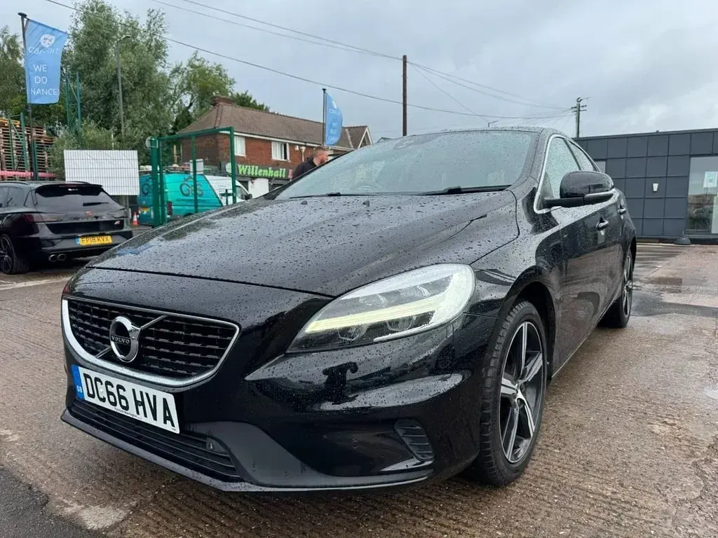 Used Volvo V40 R-Design 152 HP (111 kW) 2016 Black Hatchback
